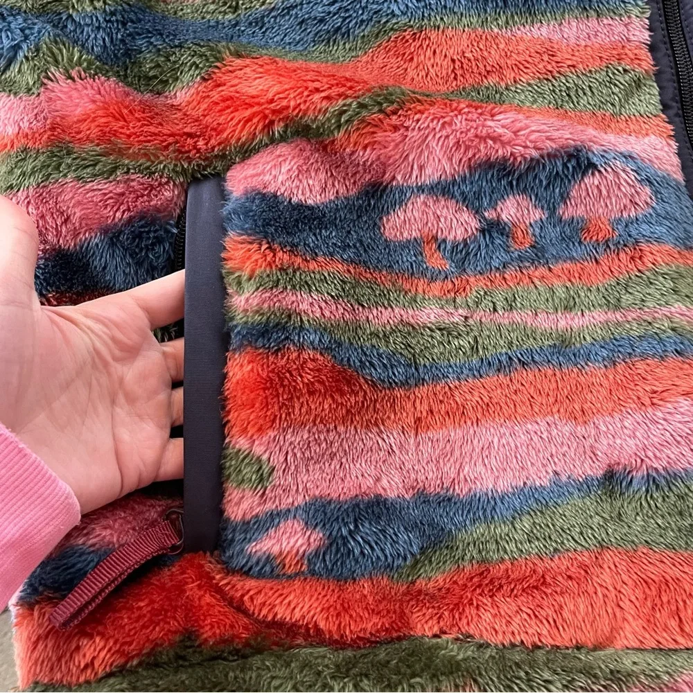 Urban Outfitters Without Walls Multicolor Rainbow Mushroom‎ Fleece Vest Mens L